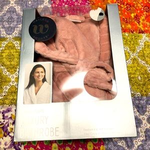 Ultra Soft Luxury Bathrobe. New! Pink rose color. Perfect as gift.